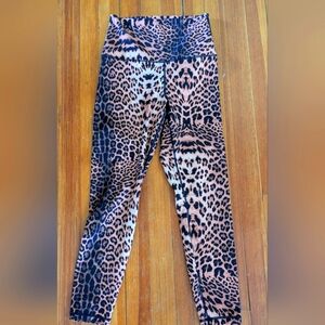 Yogalicious Lux 7/8 Length Leopard Print Workout Yoga Leggings Sz M